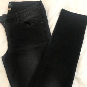 JUST BLACK JEANS
